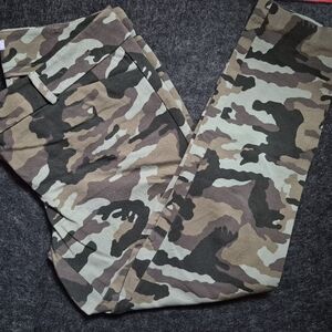 New York & Company Camouflage Straight Leg Pants